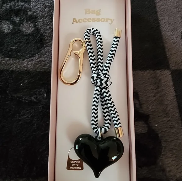 NWT BLACK HEART 🖤 BAG CHARM/ KEY RING - Picture 3 of 4